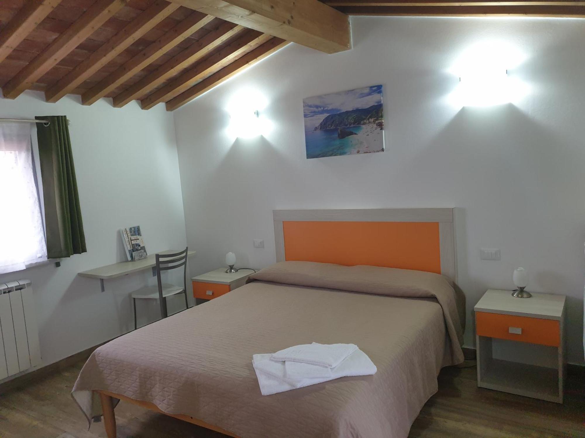 Ca Thomas Hotell Castelnuovo Magra Rum bild
